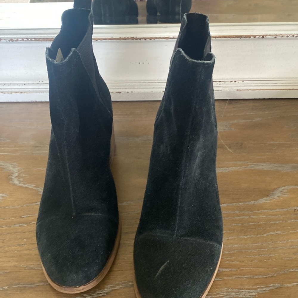 TOMS suede boots. Black suede. EUC